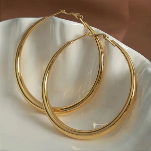 NEW 18K Gold Plated Classic Hoop Earrings - Picture 2 of 4